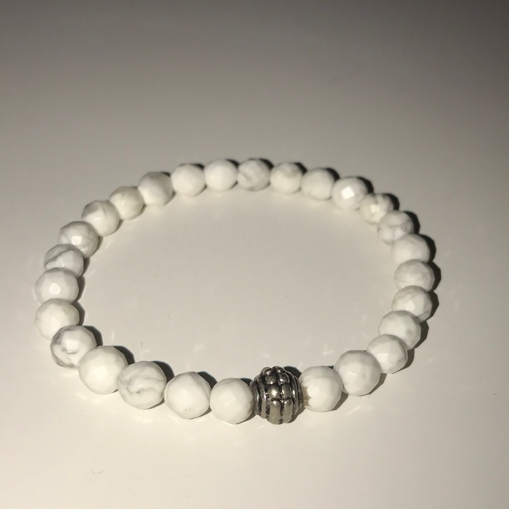 Howlite calming stone bracelet